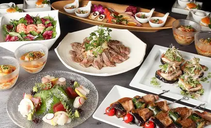 "December Year-End Party! All-You-Can-Drink Course" Includes two main dishes: meat and fish (served on a large platter and individually).