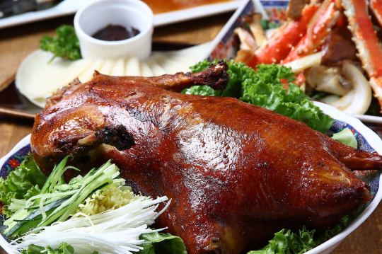 A higher-grade all-you-can-eat and drink menu includes Peking duck for 4,000 yen.