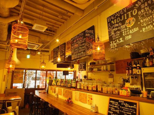 As you head toward Tenma from the first exit of Tenjinbashi Rokuchome Station, you will see a prominent signboard for [Ethnic Bar] on the right!The calm exterior gives you the feeling of a tropical resort◎
