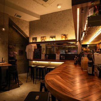 【1F・カウンター席：7席】2名様は基本カウンター席からのご案内となります。（ご予約時の空席状況によってはテーブル席となる場合もございます）