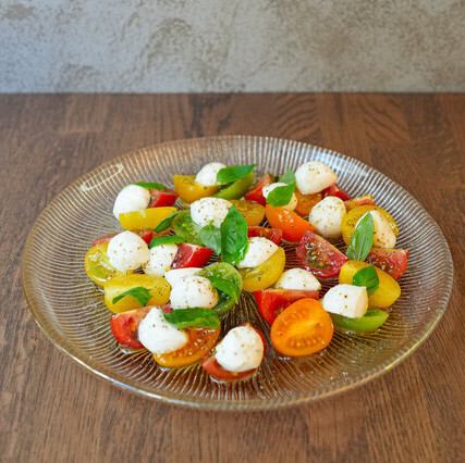 フルーツトマトとモッツァレラのカプレーゼ
