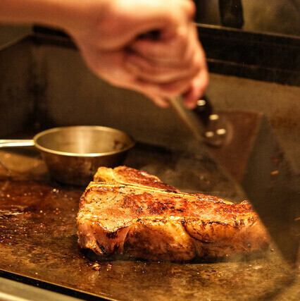 Tボーンステーキ