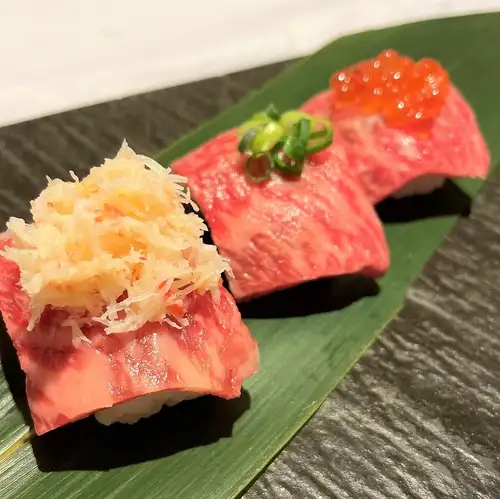 贅沢!肉寿司三種食べ比べ(肉寿司・かにのせ・いくらのせ)