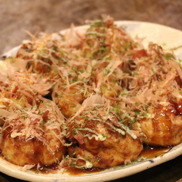 The juicy takoyaki with a trotto inside is 550 yen for 8 pieces.