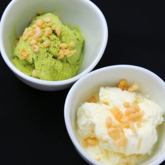 Vanilla ice cream / matcha ice cream