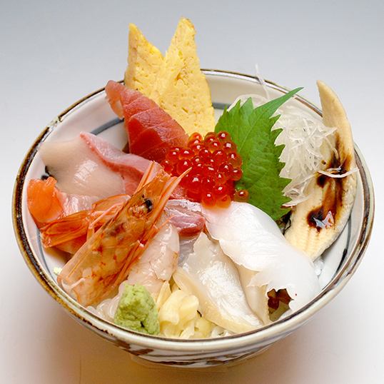 [午餐也在進行中] Kabun 引以為豪的海鮮散壽司 * 內容因季節而異。