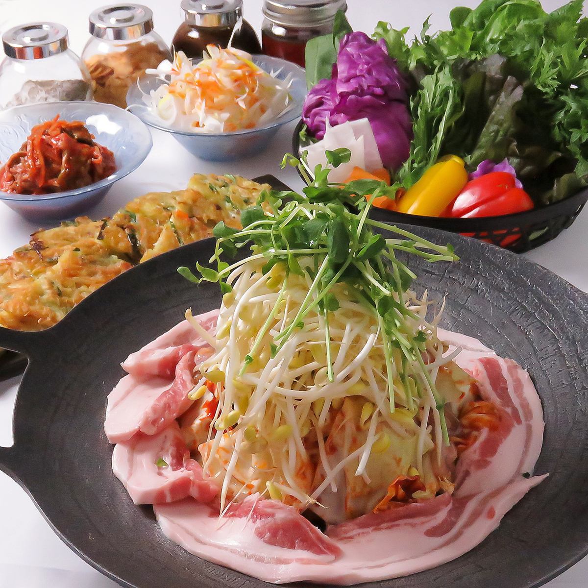 当店自慢の本格的な韓国料理とお酒の相性は抜群です☆