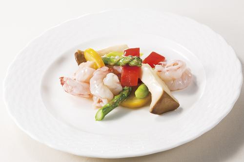 Stir-fried shrimp and seasonal vegetables