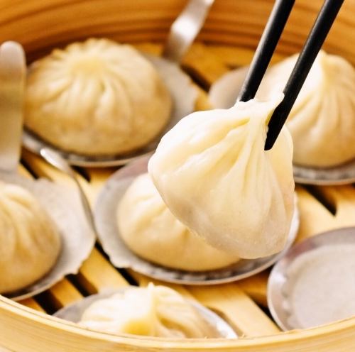 多汁的小笼包