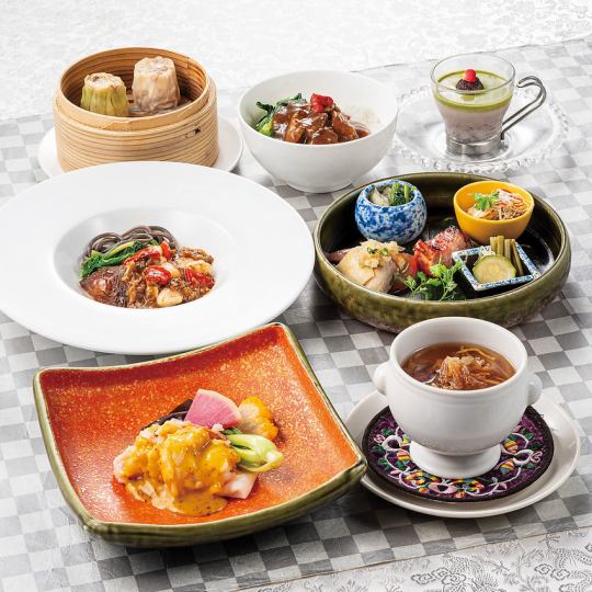 《120-minute all-you-can-drink included/Kamonka Original Round Course》7 individual dishes including large shrimp dish, 11,500 yen ⇒ 10,000 yen