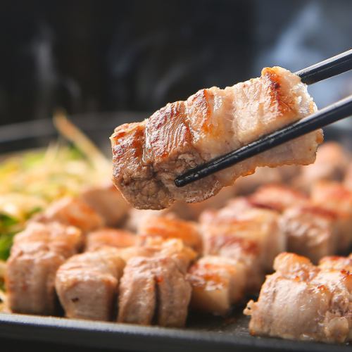Enjoy juicy and thick meat ♪ Famous samgyeopsal ☆