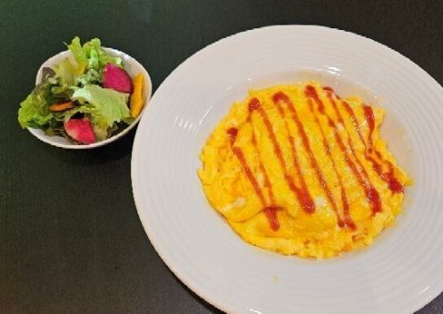 Omelette rice (with mini salad)