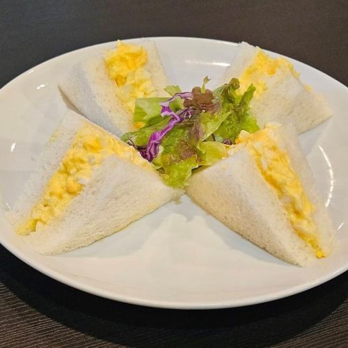 Egg salad sandwich