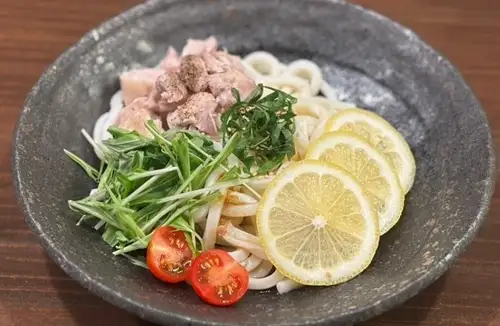 【期間限定 レモン香る冷やしうどん】爽やかな風味が食欲そそる暑い日にピッタリ♪サクサクかき揚げも◎