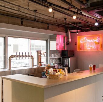 気軽に寄れる、スタンディングタイプのBARカウンターです♪