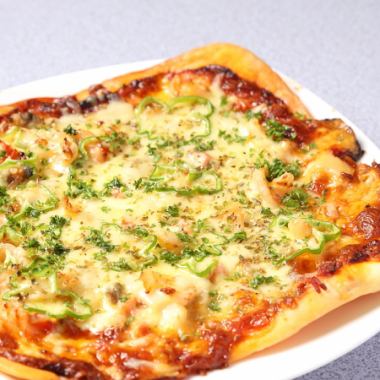 【海鮮たっぷり】手作りシーフードピザ◆薄焼き生地×海の幸：1430円(税込)