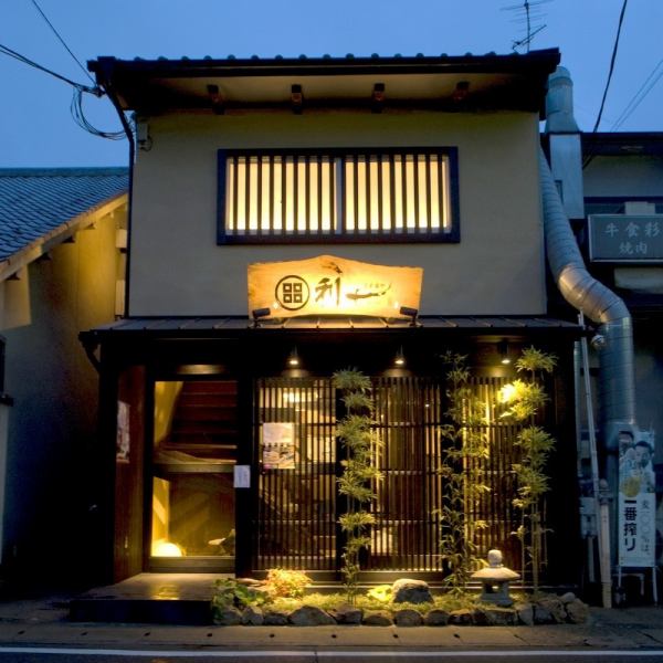 外部是Kyomachiya House沿著前三條街的寧靜氛圍。
