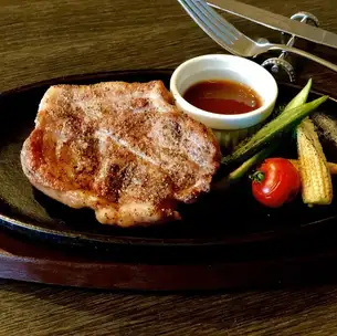 国産豚肩ロースのステーキ