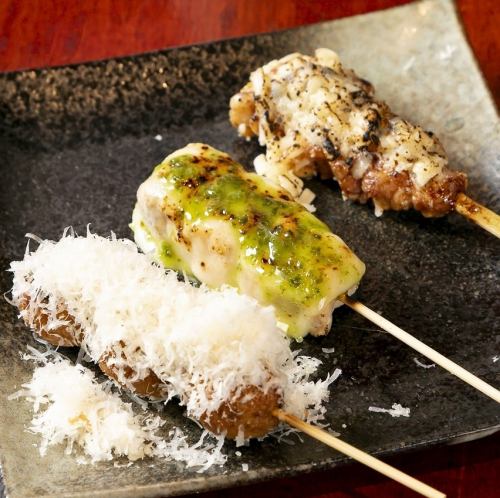 とろけるバジルチーズ焼鳥 3種盛り