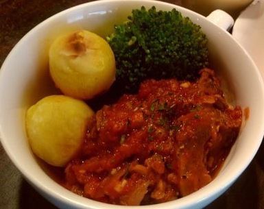 Stewed beef tendon in tomato sauce