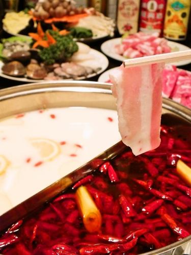 All-you-can-eat two-color hot pot from 3,300 yen