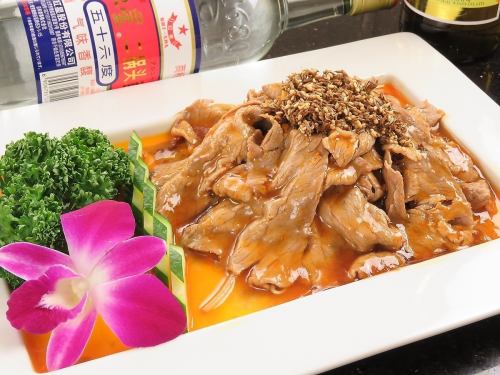 Stir-fried lamb meat with special spices or stir-fried lamb meat with green onions