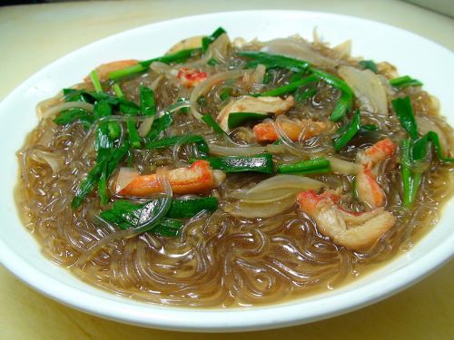 Stewed vermicelli with crab meat