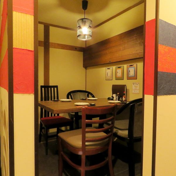 [Popular private room seats] Antiques with a calm atmosphere are everywhere in the store.We have 2 private room seats that can be used by 4 people. * A private room fee will be charged when using a private room.
