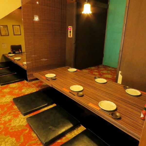 [Available for 2 to 30 digging kotatsu seats] The digging kotatsu, where you can relax and stretch your legs, is perfect for company banquets! You can enjoy the feeling of a semi-private room with roll curtains.Enjoy delicious food and sake in a calm hideaway space.
