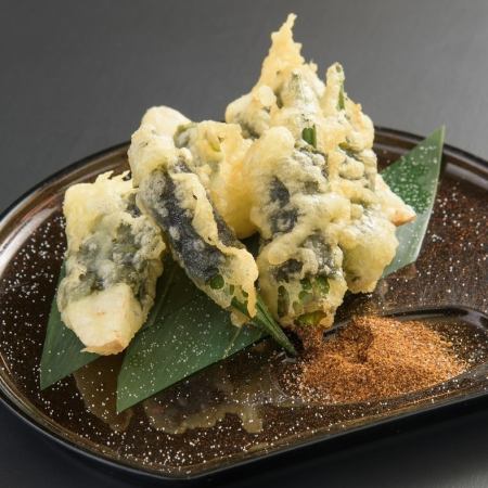 Isobe tempura of okra and Chinese yam