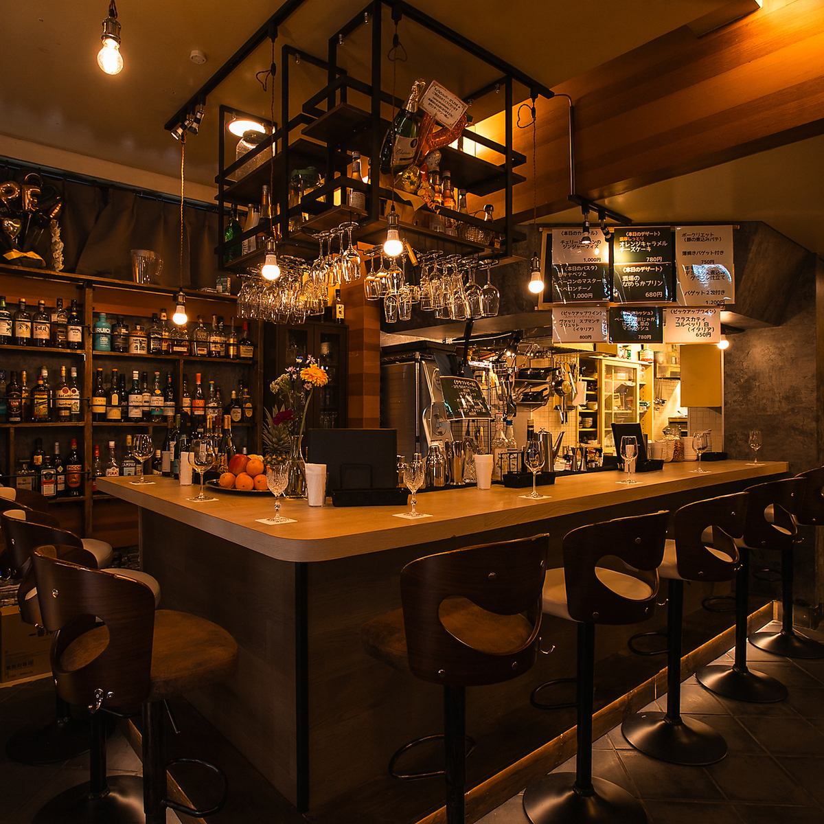 ワインを軸とした豊富なBARメニュー×イタリアン主体の美味しい料理をお手頃に。