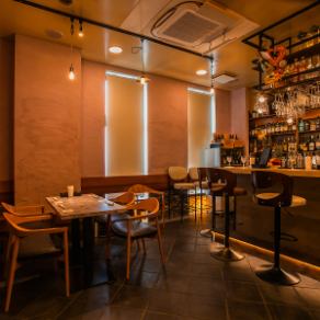 ご利用金額に応じて、お店の貸切利用が可能です。週末祝前日以外の平日ですと、税込50,000円~(例:税込5,000円×10名様)になります。お電話または店頭にてご予約承りますので、詳しくはご相談ください。