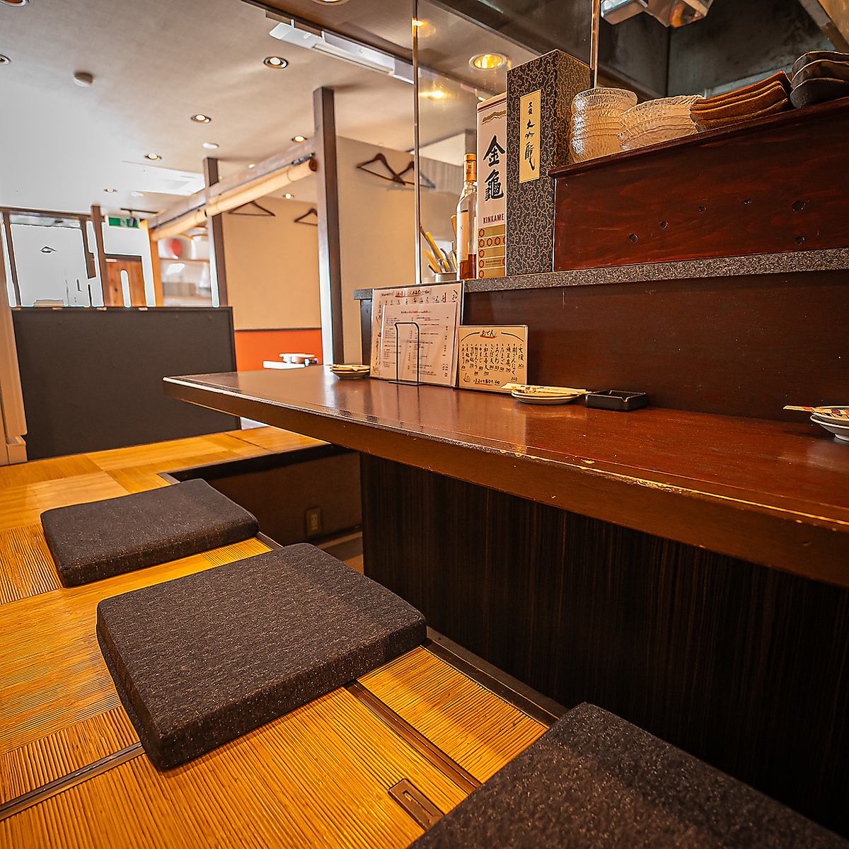 まるで隠れ家のような店内。仲間と語らう上質な時間をどうぞ♪