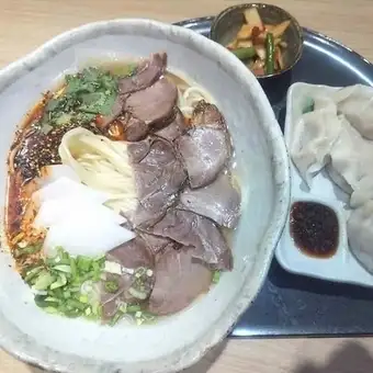 【套餐供应至下午5点】兰州拉面和饺子（5个）