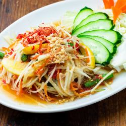 Som Tam Thai (green papaya salad)