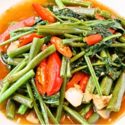 Pak Boon Fai Daeng (Stir-fried water spinach)