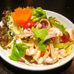 Yam pla muk (squid salad)