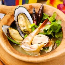 Tom Yum Ruam Nam Sai (Seafood Tom Yum Soup, Clear Type)