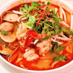 Kuttiow Tom Yum (Thai style noodle soup/Tom Yum soup)