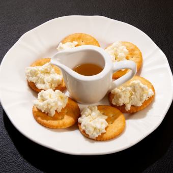 クリームチーズとクラッカー