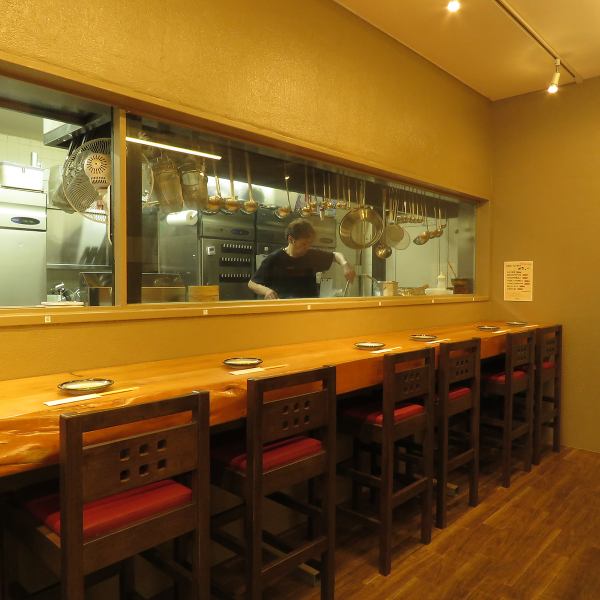 カウンター6席ございます！1人様のご利用もぜひ！