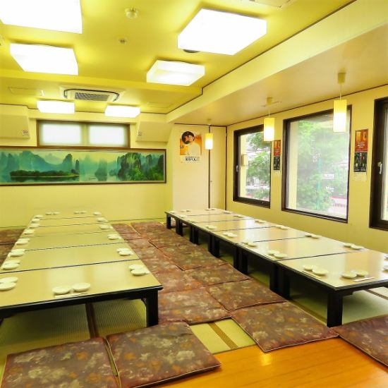 The tatami mat seats can accommodate up to 40 people.Can be used as a private room with a door