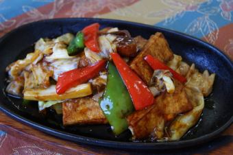 Deep-fried tofu and vegetable teppanyaki