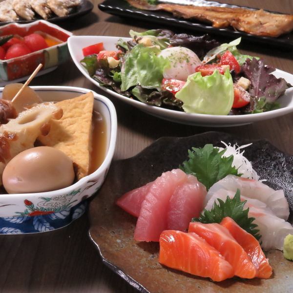 少人数での宴会には、名物の手羽やじんわり染みるおでん、そして市場仕入れの新鮮なお造りをゆっくり楽しめる当店がおすすめ。気取らず集まれる落ち着いた空間で、こだわり料理を囲めば会話も自然と弾みます。仲間内の集まりや家族での食事会にもぴったりで、アットホームに過ごせるのも魅力です!