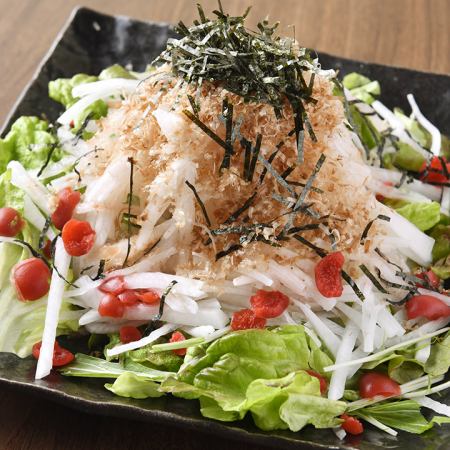 Steamed chicken and daikon plum salad