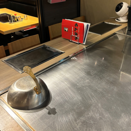 カウンター席。