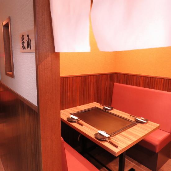 Enjoy okonomiyaki and sake on an iron plate in a calm space ♪