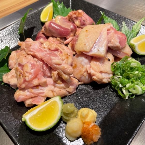 [Our popular menu!] 3 kinds of fresh morning chicken (peach, seri, heart) 1680 yen!