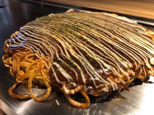 There is no doubt that you will be satisfied with the Kyoto-style okonomiyaki that you can enjoy with a special sauce!