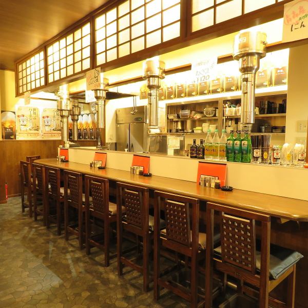 【お1人様歓迎】カウンター席もございますお1人で飲みたい方や少人数でホルモン焼肉を楽しみたい方にオススメ♪気さくな店主とお話ししながらお食事を楽しむのもおすすめです！